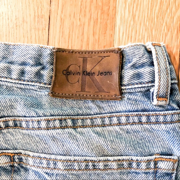 Vintage 1990’s High-Waisted Light Wash Denim Jeans - Picture 7 of 10